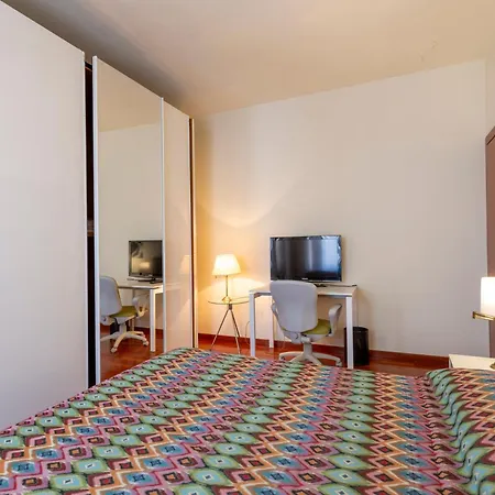 Con Due Stanze In Via Oglio Milano